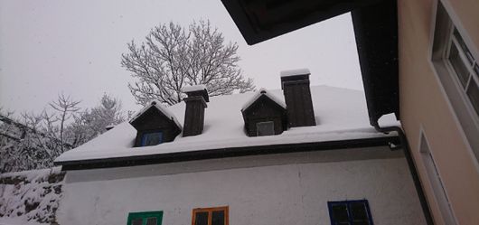 Verschneites Dach